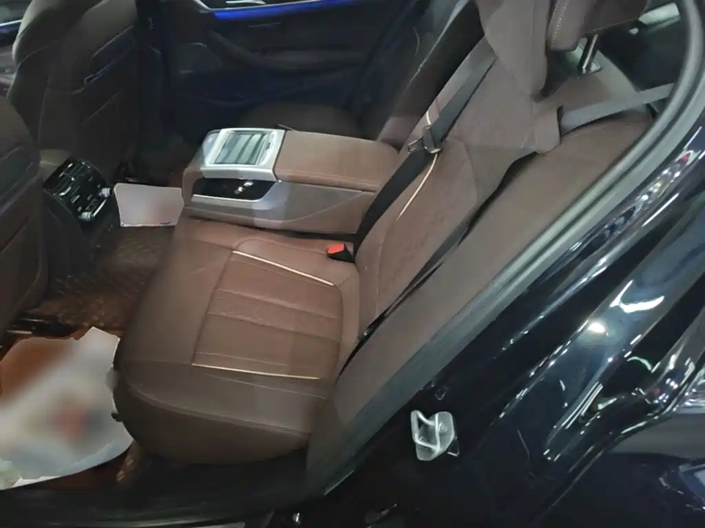 BMW 5 Series — миниатюра 17