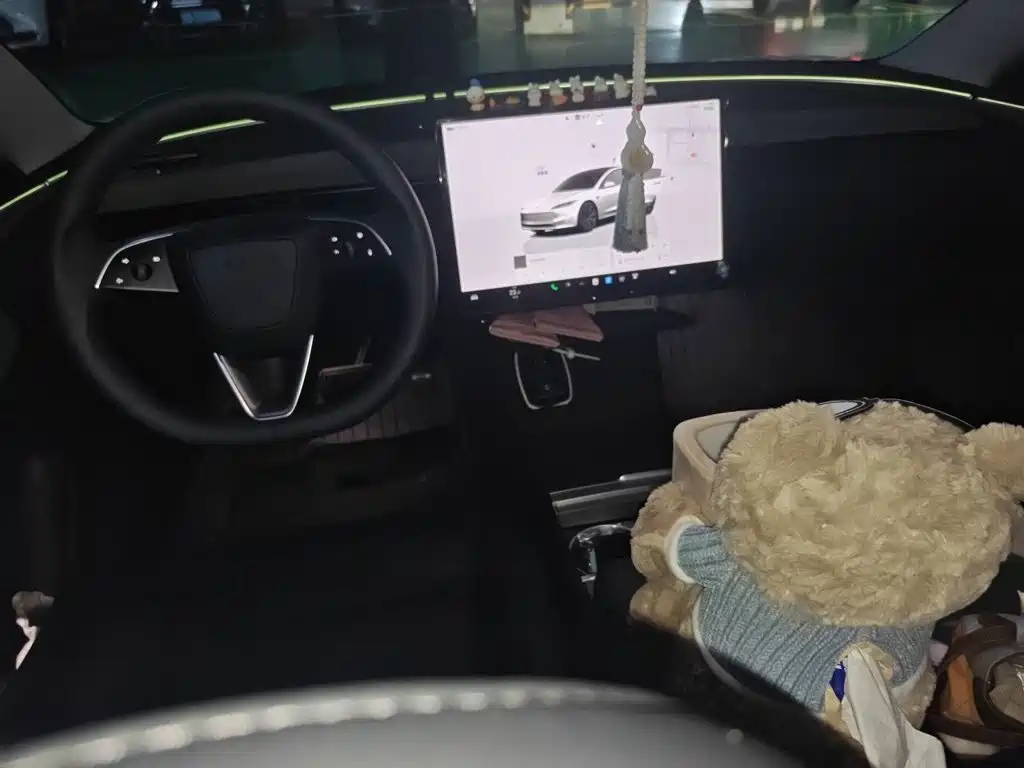 Tesla Model 3 — миниатюра 13