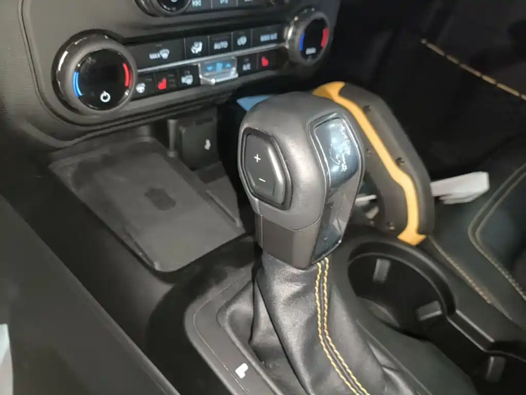 Ford Bronco — миниатюра 14