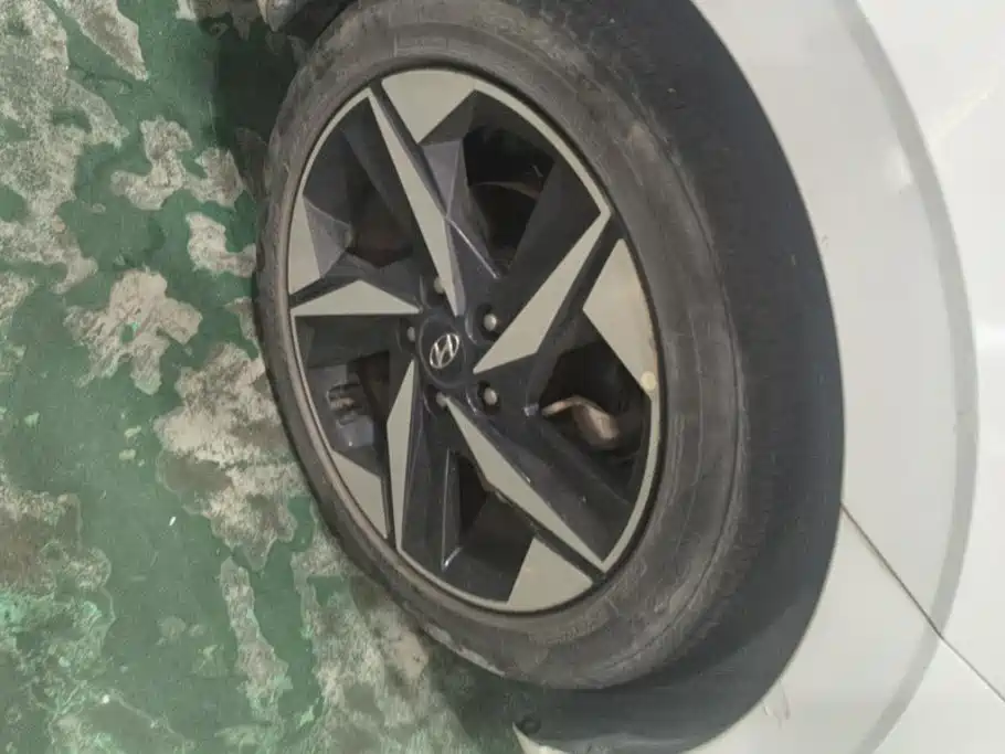 Hyundai Elantra — миниатюра 6