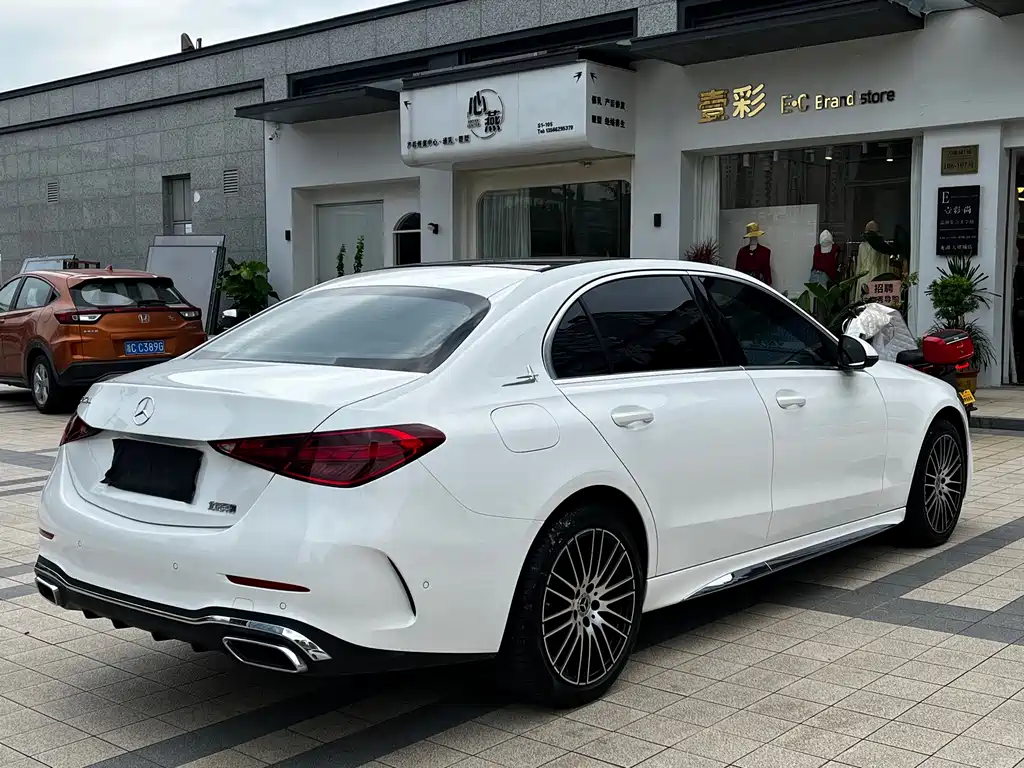 Mercedes-Benz C-Class — миниатюра 17