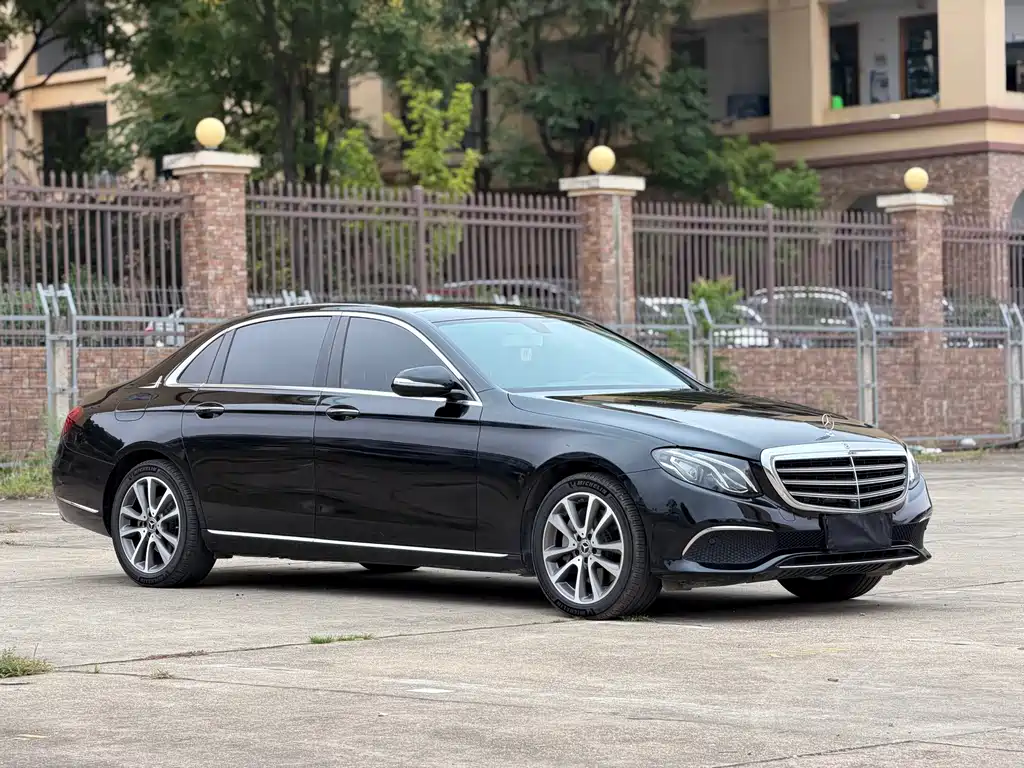 Mercedes-Benz E-Class — миниатюра 2