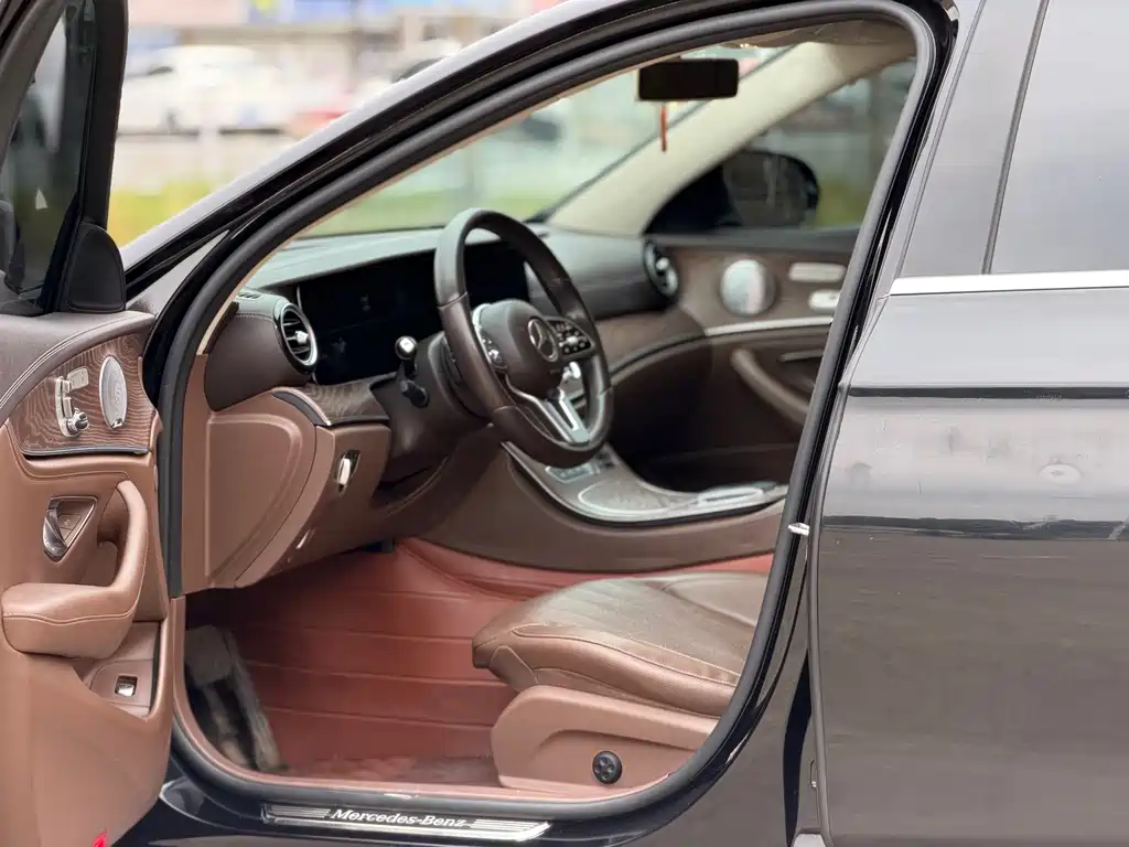 Mercedes-Benz E-Class — миниатюра 4
