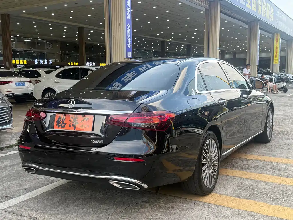 Mercedes-Benz E-Class — миниатюра 10