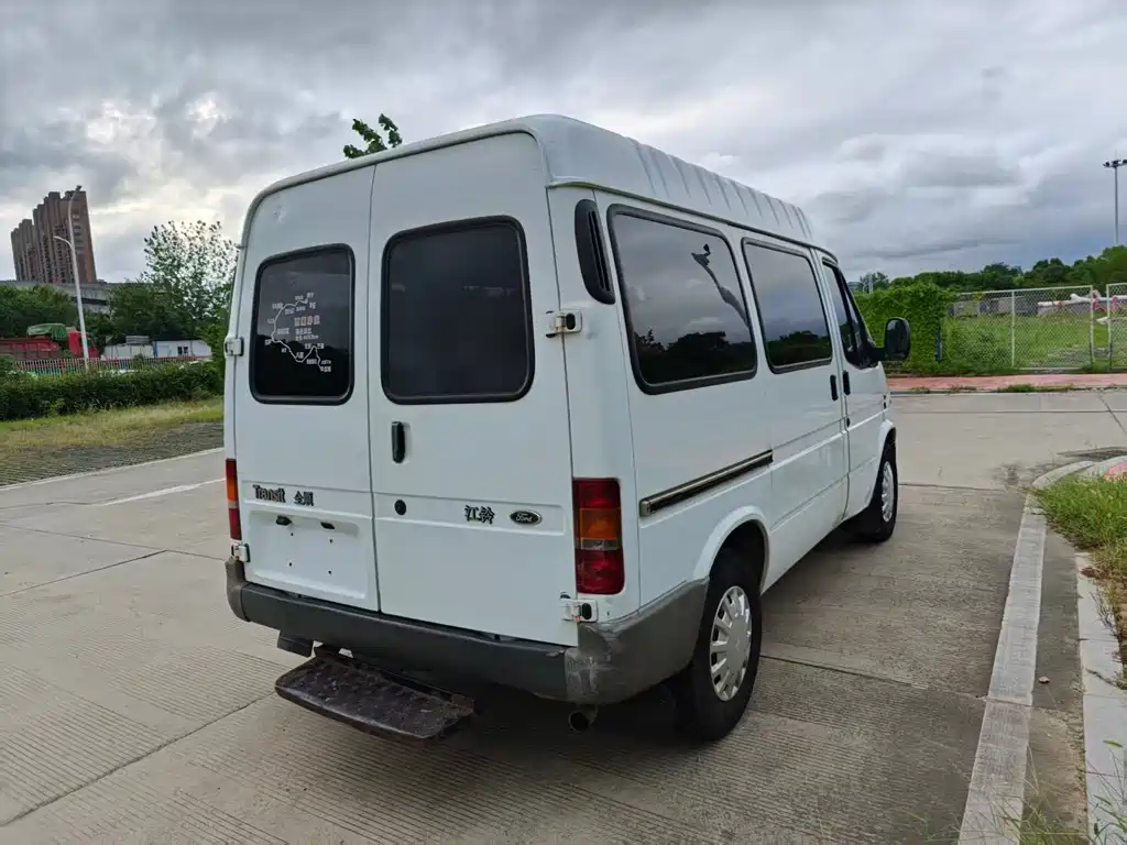 Ford Transit Classic — миниатюра 7