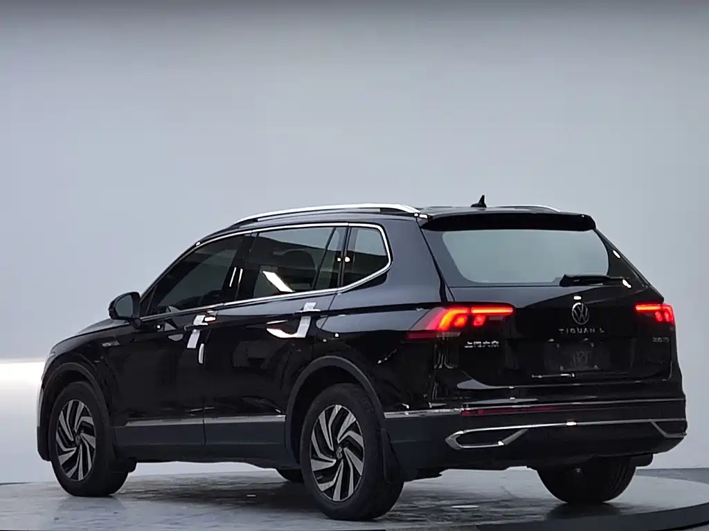 Volkswagen Tiguan L — миниатюра 18