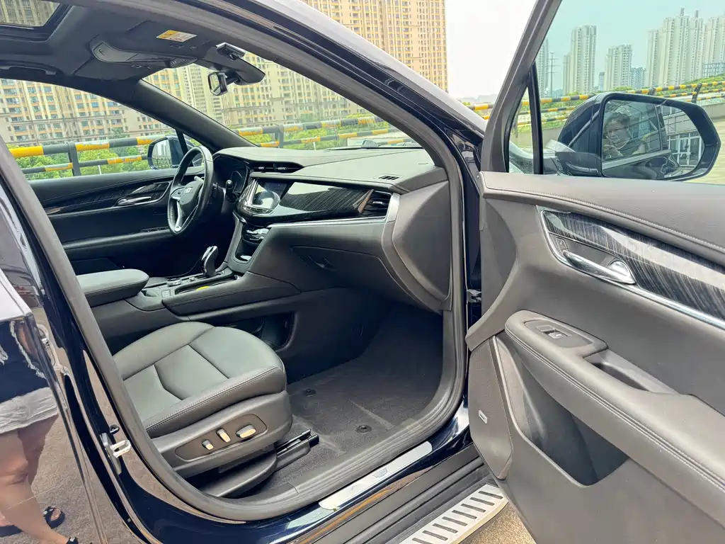Cadillac XT6 - фото 18