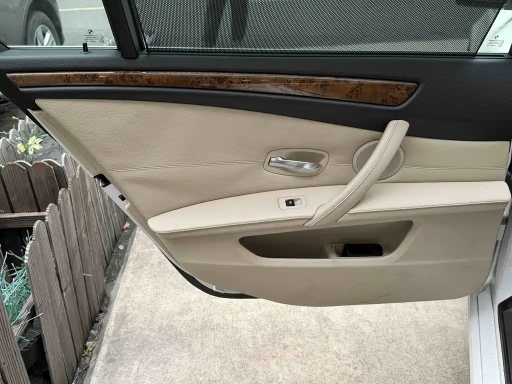 BMW 5 Series — миниатюра 14