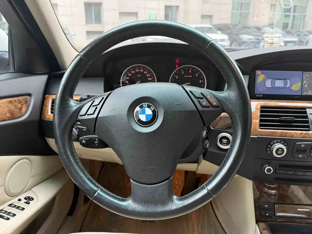 BMW 5 Series — миниатюра 13
