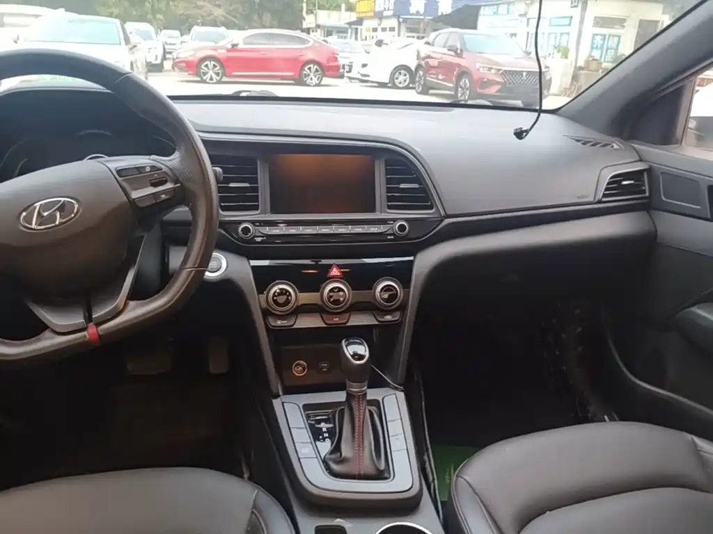 Hyundai Elantra — миниатюра 13
