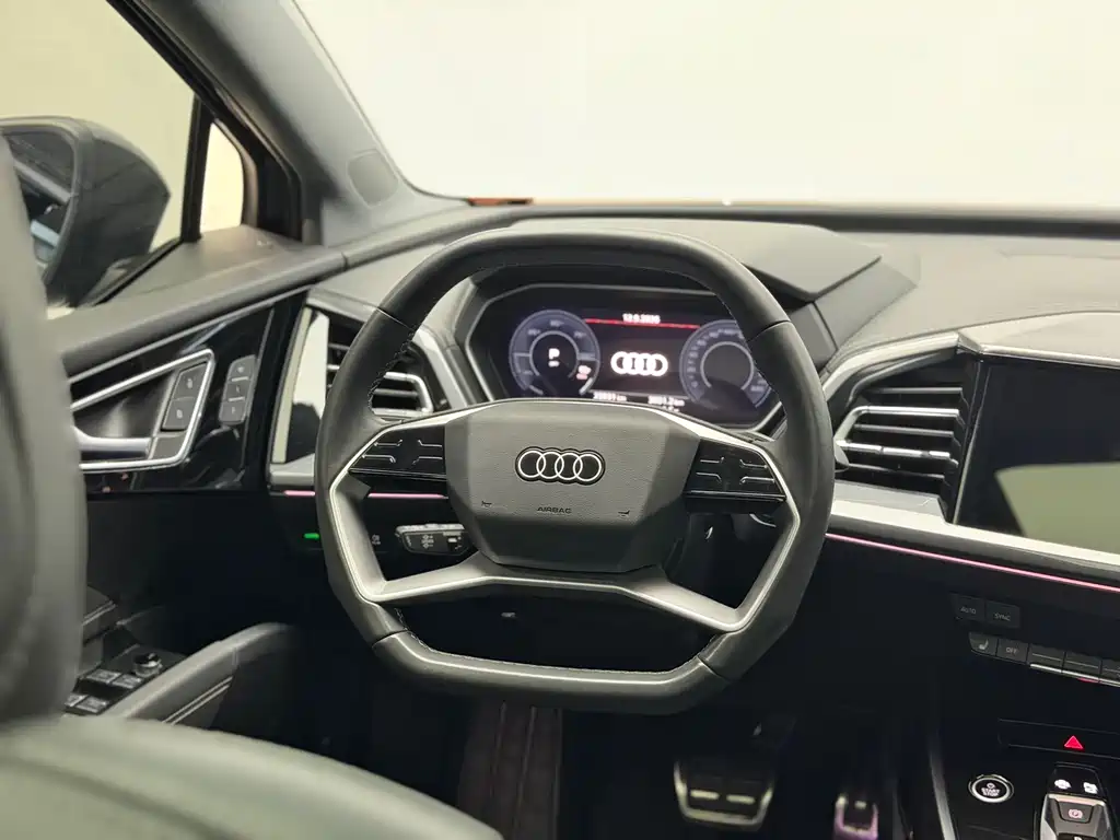 Audi Q4 e-tron — миниатюра 15