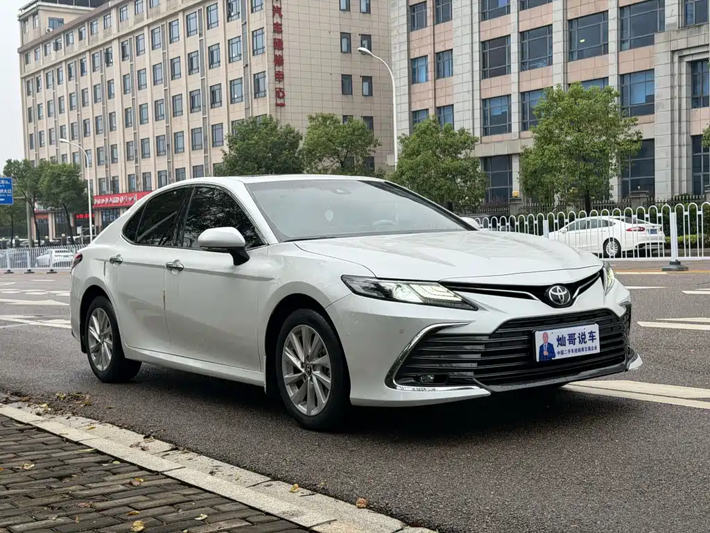 Toyota Camry — миниатюра 3