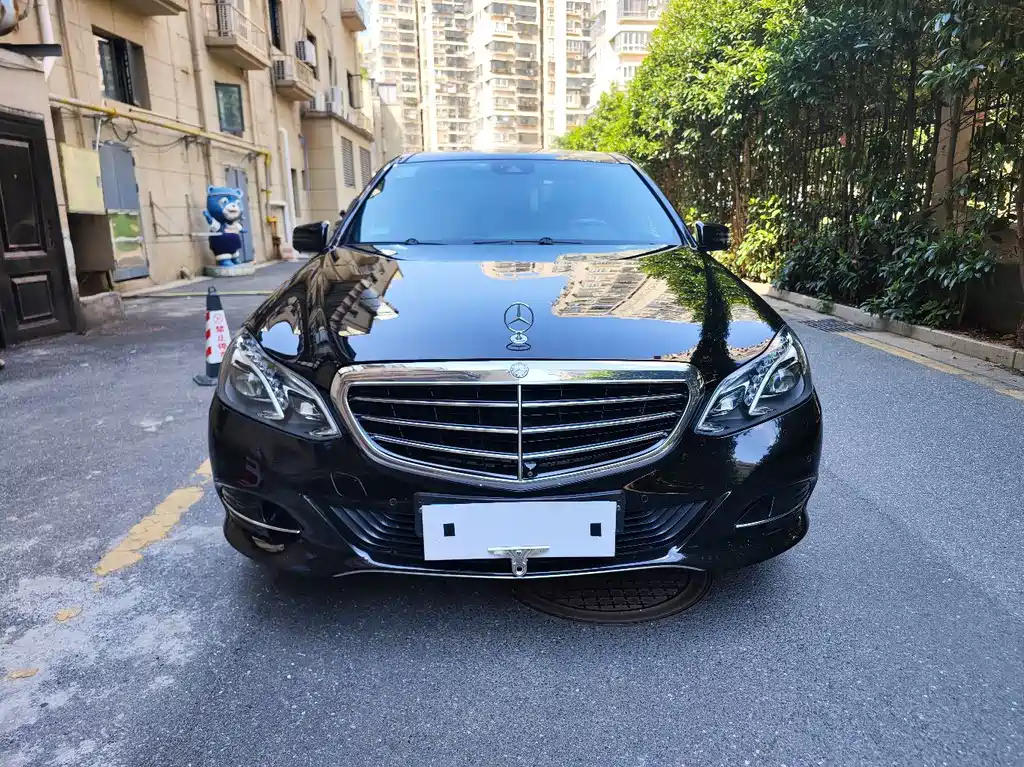Mercedes-Benz E-Class — миниатюра 3