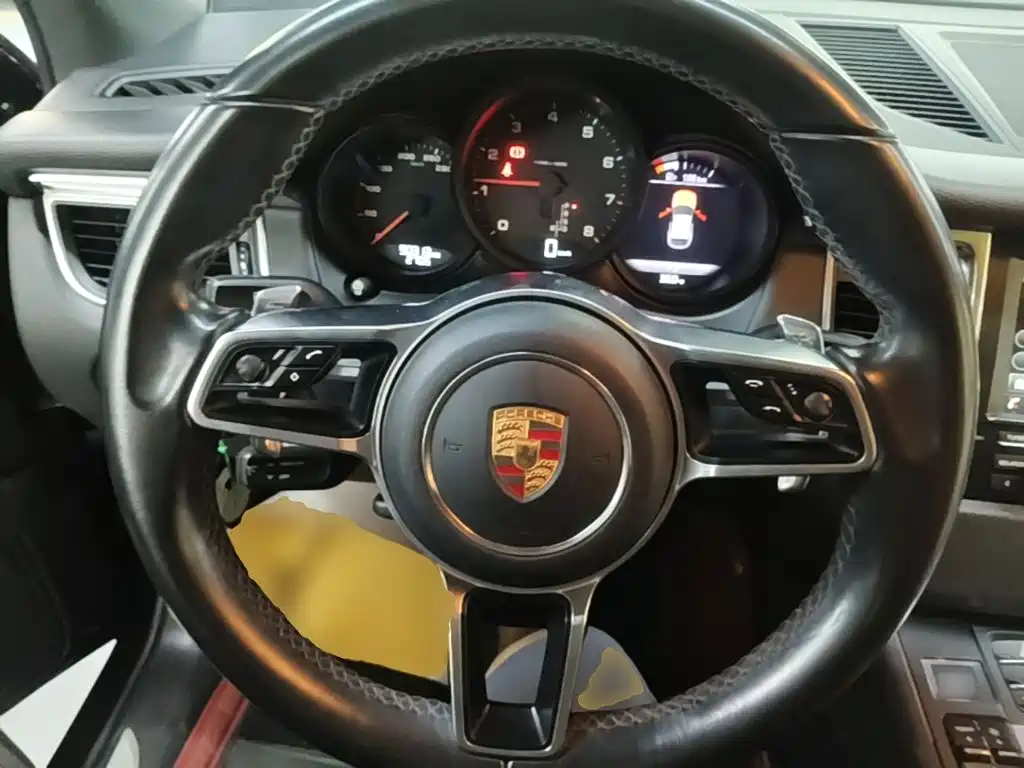 Porsche Macan — миниатюра 11