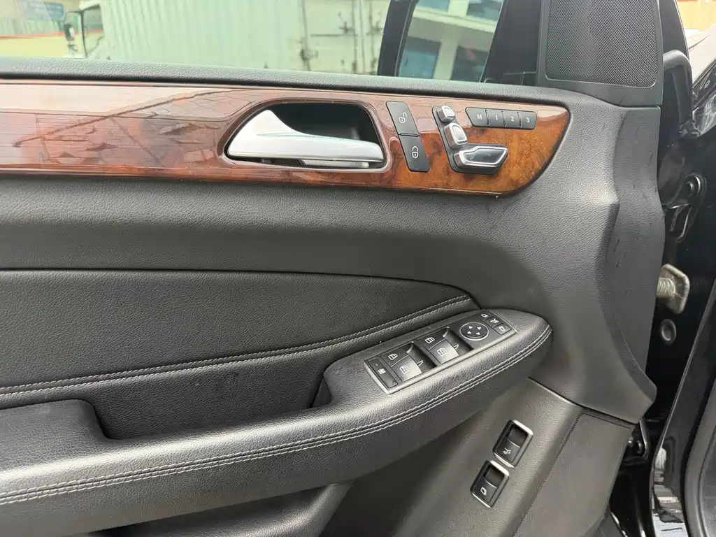 Mercedes-Benz GLS — миниатюра 15