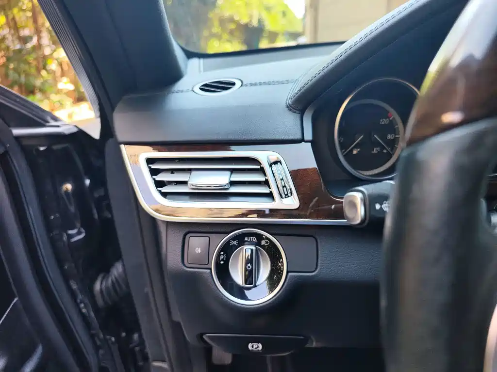 Mercedes-Benz E-Class — миниатюра 11