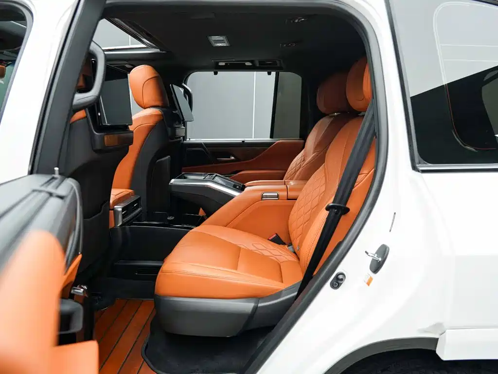 Lexus LX — миниатюра 9