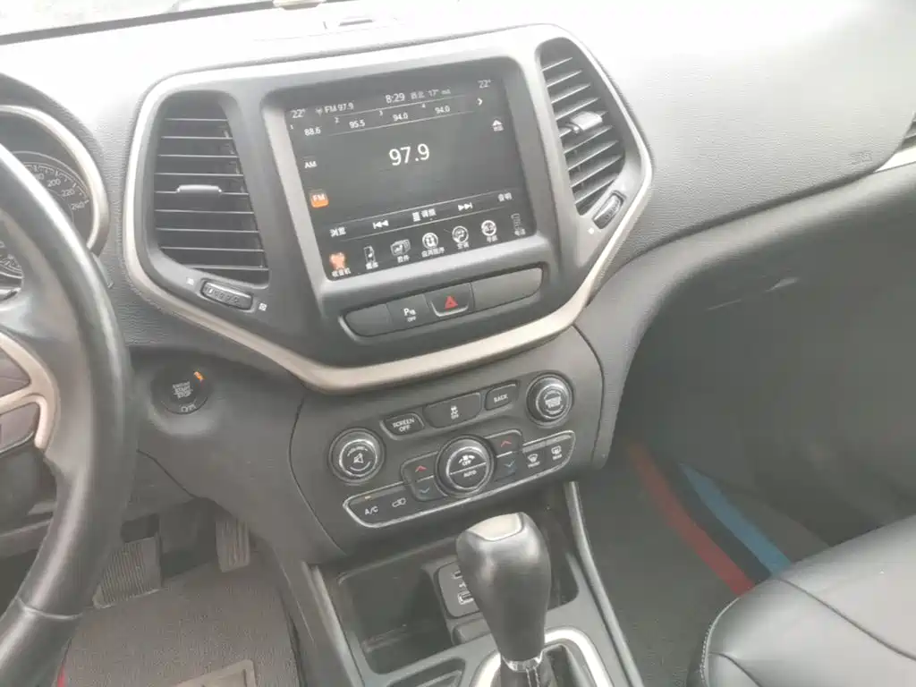 Jeep Cherokee — миниатюра 13
