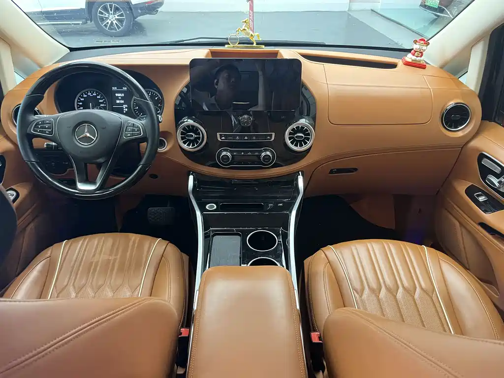 Mercedes-Benz Vito 2023 2.0T 7 мест
