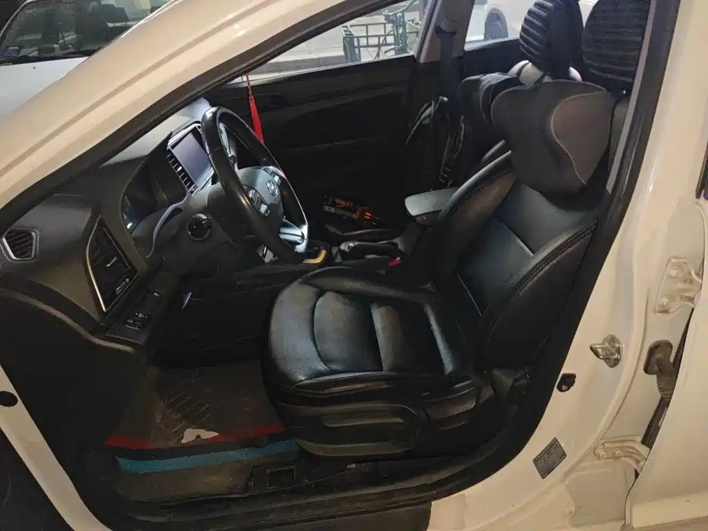 Hyundai Elantra — миниатюра 16