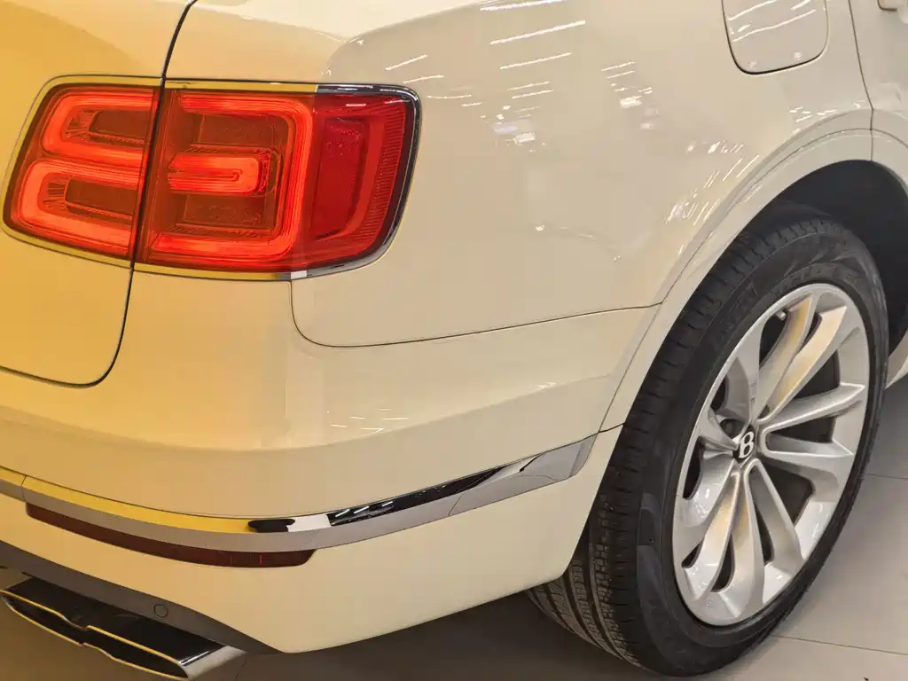 Bentley Bentayga — миниатюра 6