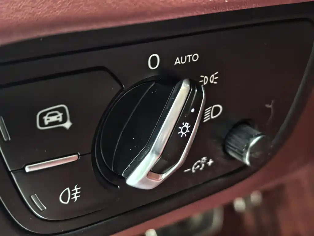 Bentley Bentayga — миниатюра 15