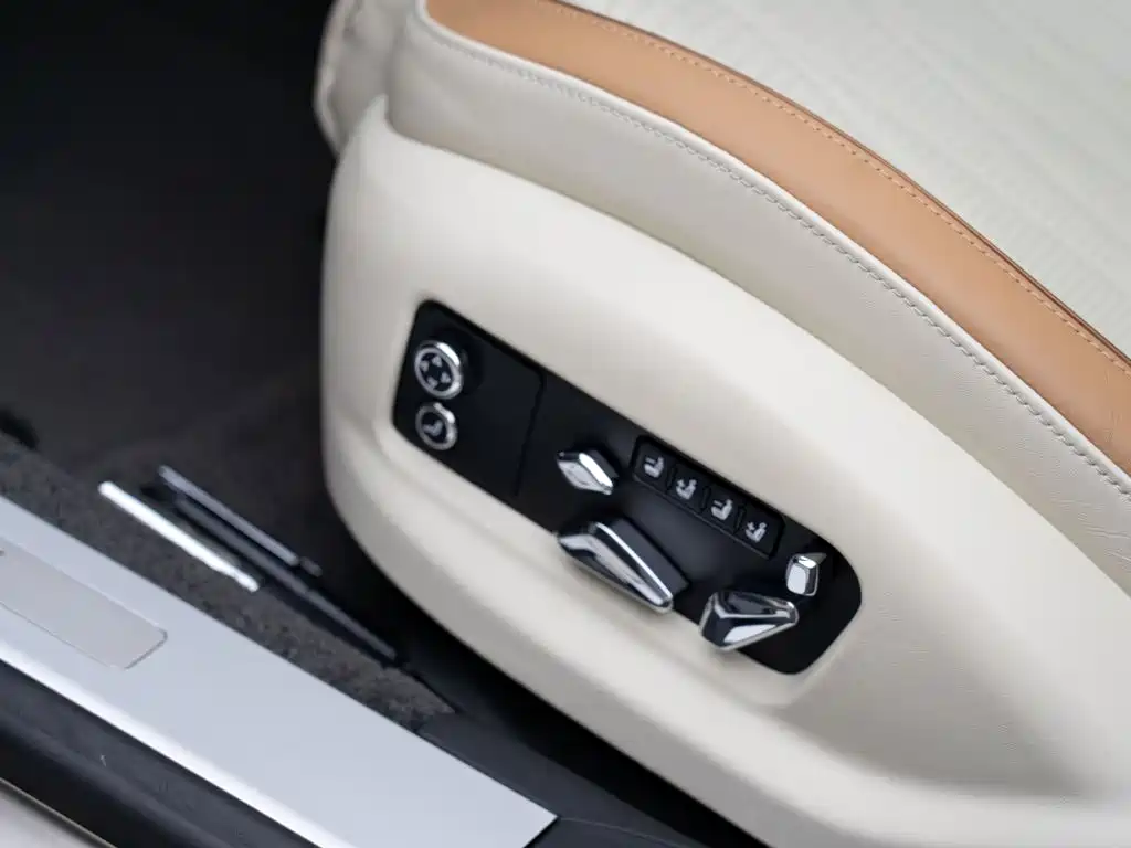 Bentley Flying Spur PHEV — миниатюра 9