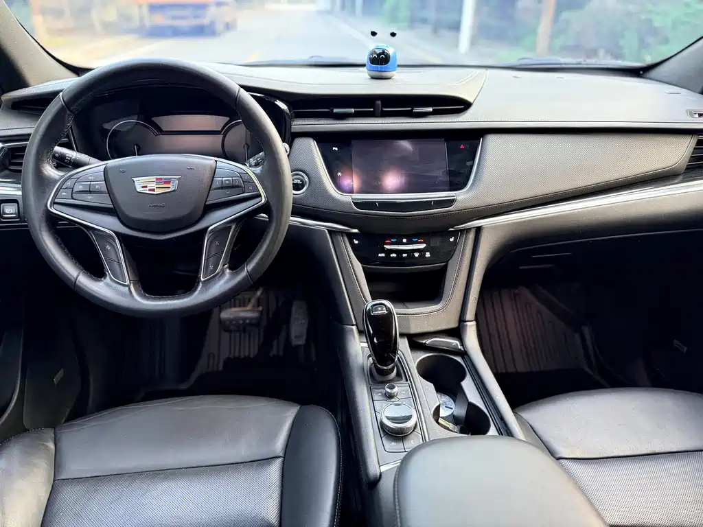 Cadillac XT5 — миниатюра 8