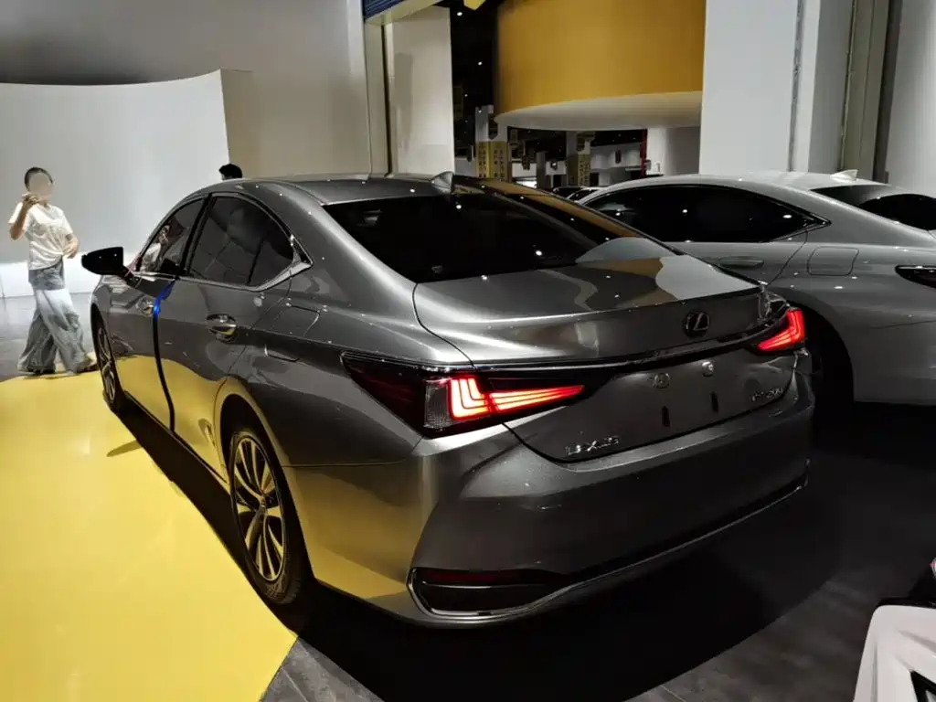 Lexus ES — миниатюра 5