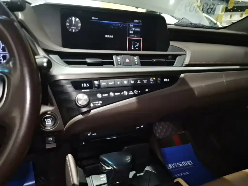 Lexus ES — миниатюра 13