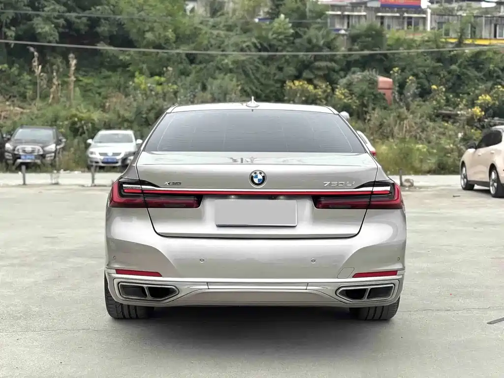BMW 7 Series — миниатюра 7
