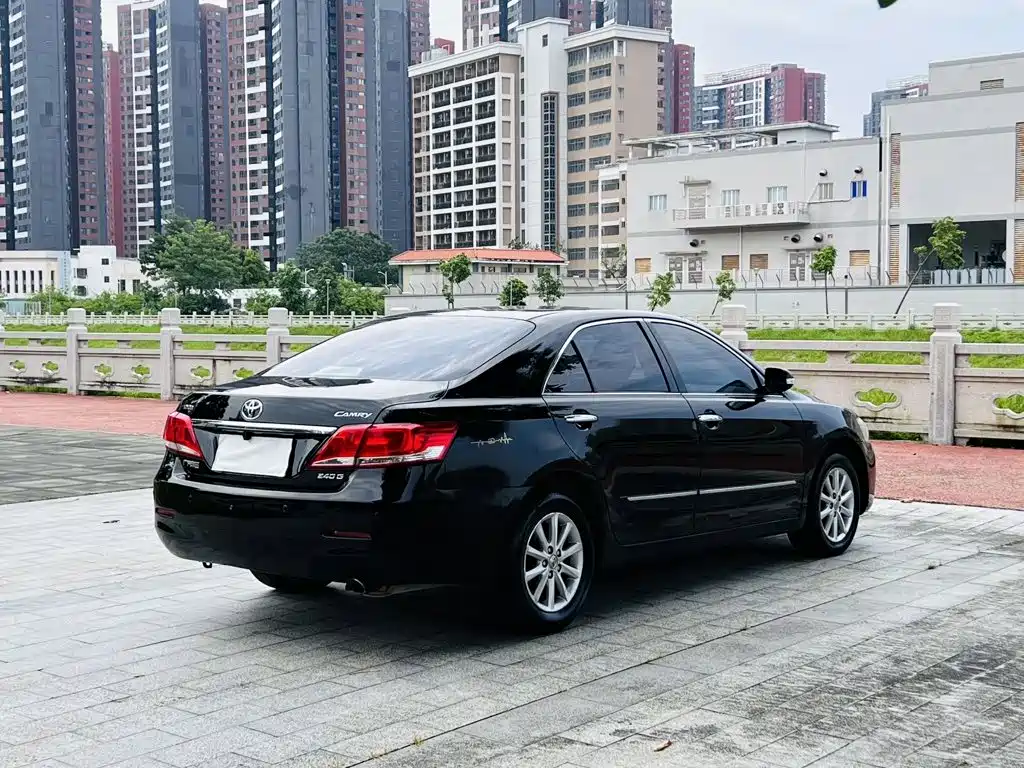 Toyota Camry — миниатюра 9