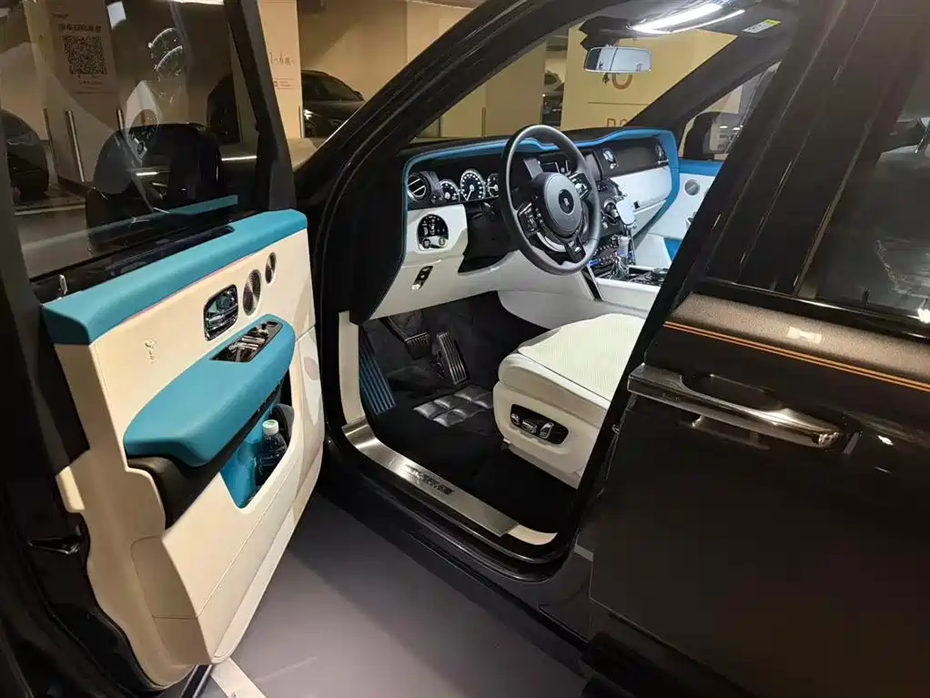 Rolls-Royce Cullinan 2018 мест