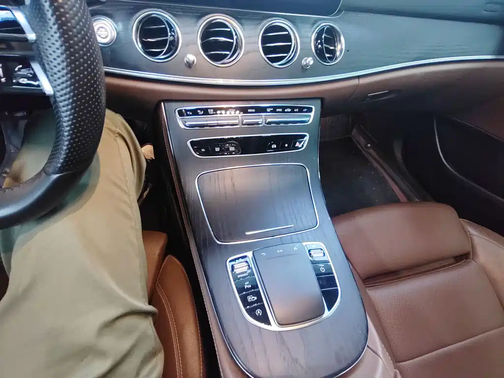 Mercedes-Benz E-Class — миниатюра 9