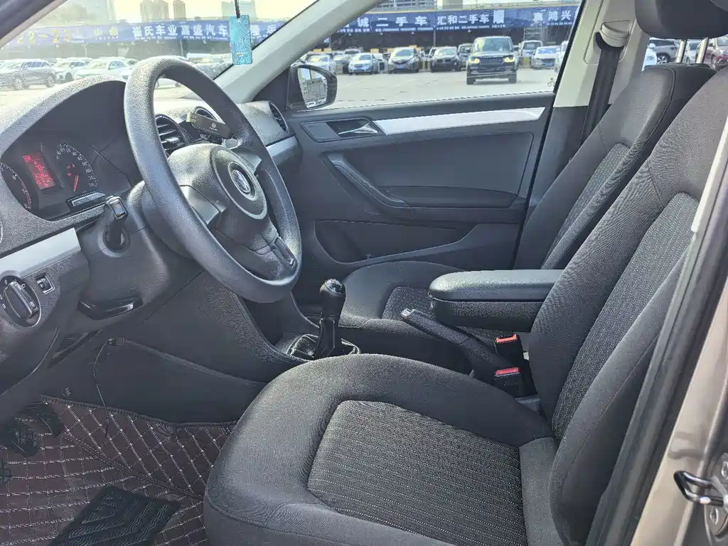 Volkswagen Jetta — миниатюра 4