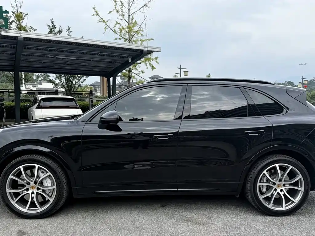 Porsche Cayenne — миниатюра 6