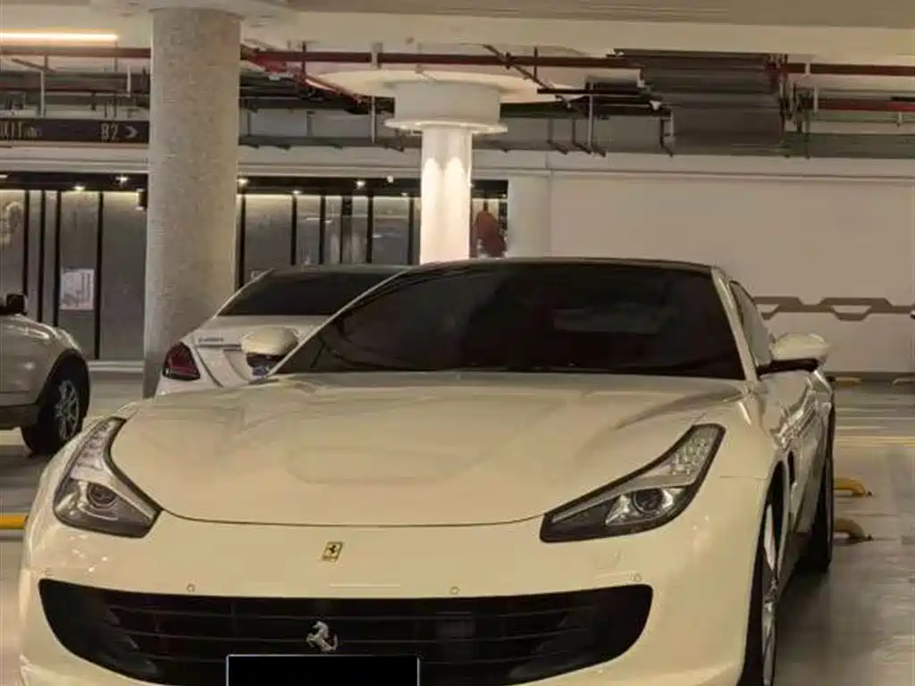 FERRARI GTC4LUSSO