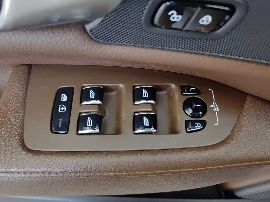 Volvo S90 — миниатюра 9