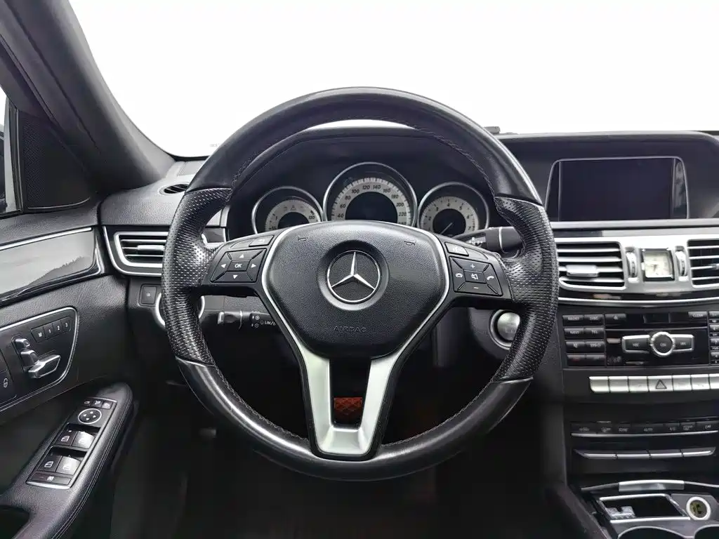 Mercedes-Benz E-Class — миниатюра 11