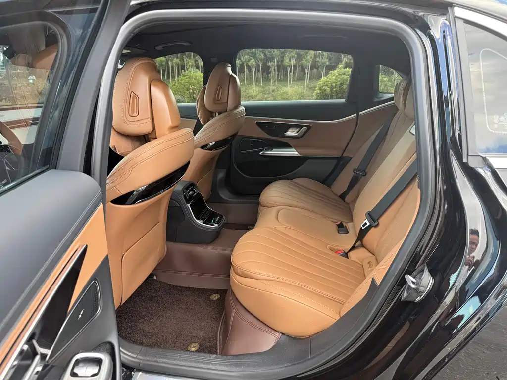 Mercedes-Benz E-Class — миниатюра 8