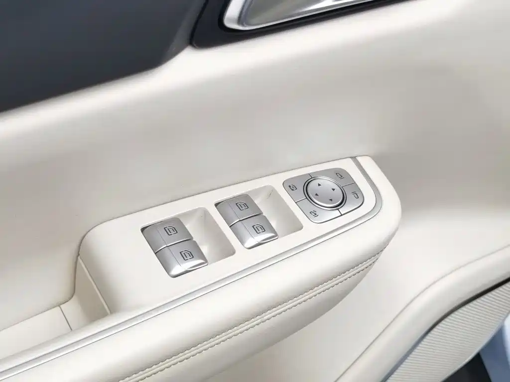 Li Auto Li ONE — миниатюра 9
