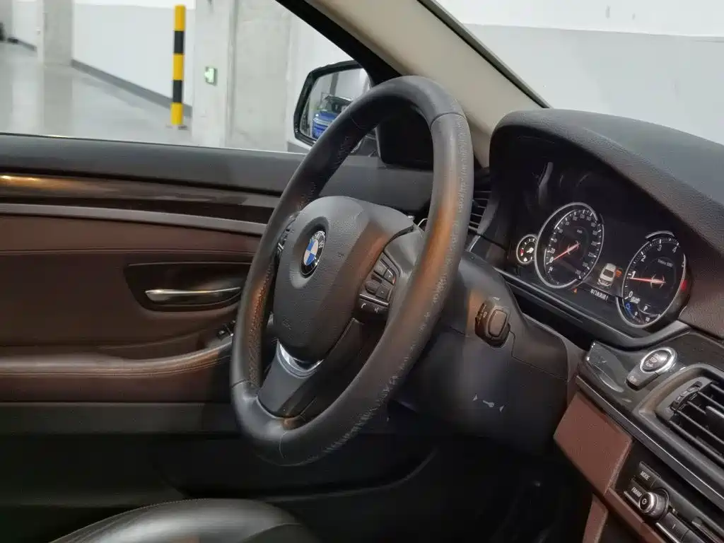 BMW 5 Series — миниатюра 22
