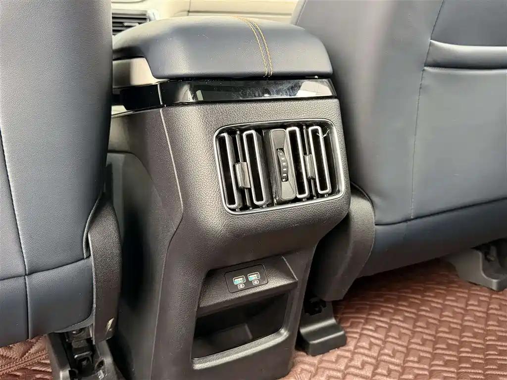 BYD PLUS New Energy — миниатюра 6