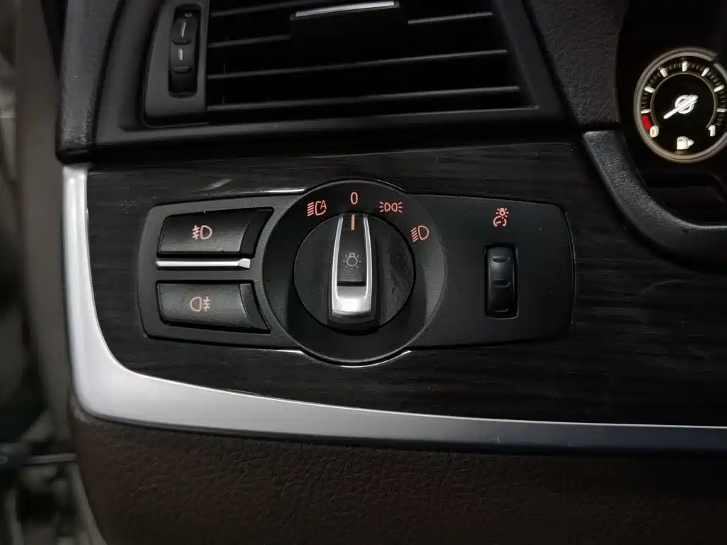 BMW 5 Series — миниатюра 21