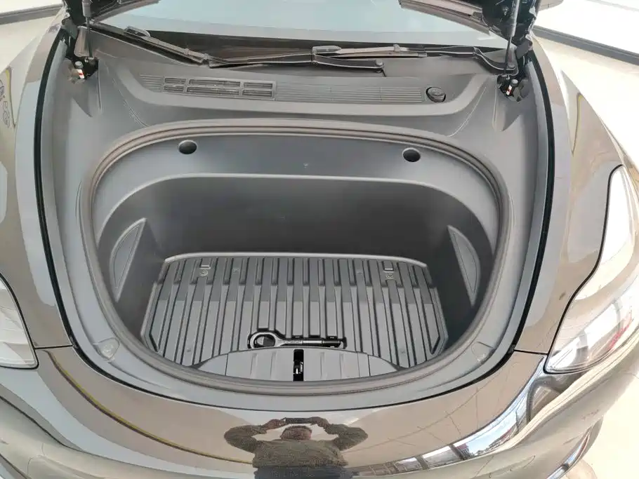 Tesla Model 3 — миниатюра 10