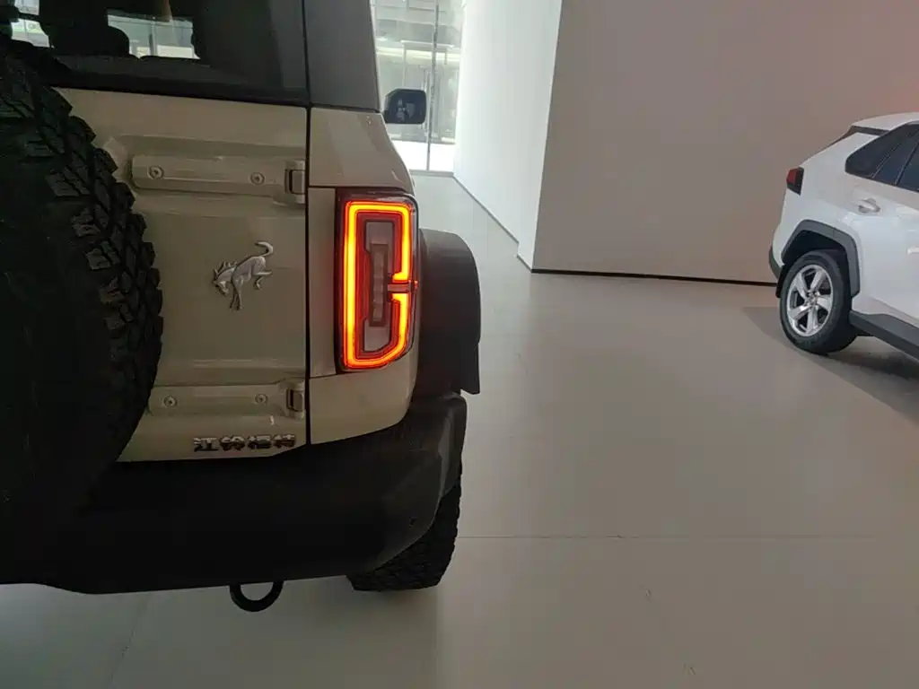 Ford Bronco — миниатюра 8
