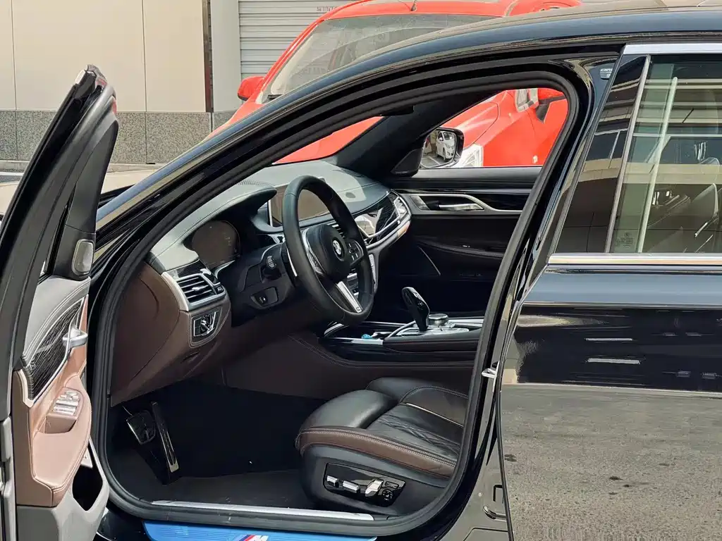 BMW 7 Series — миниатюра 4