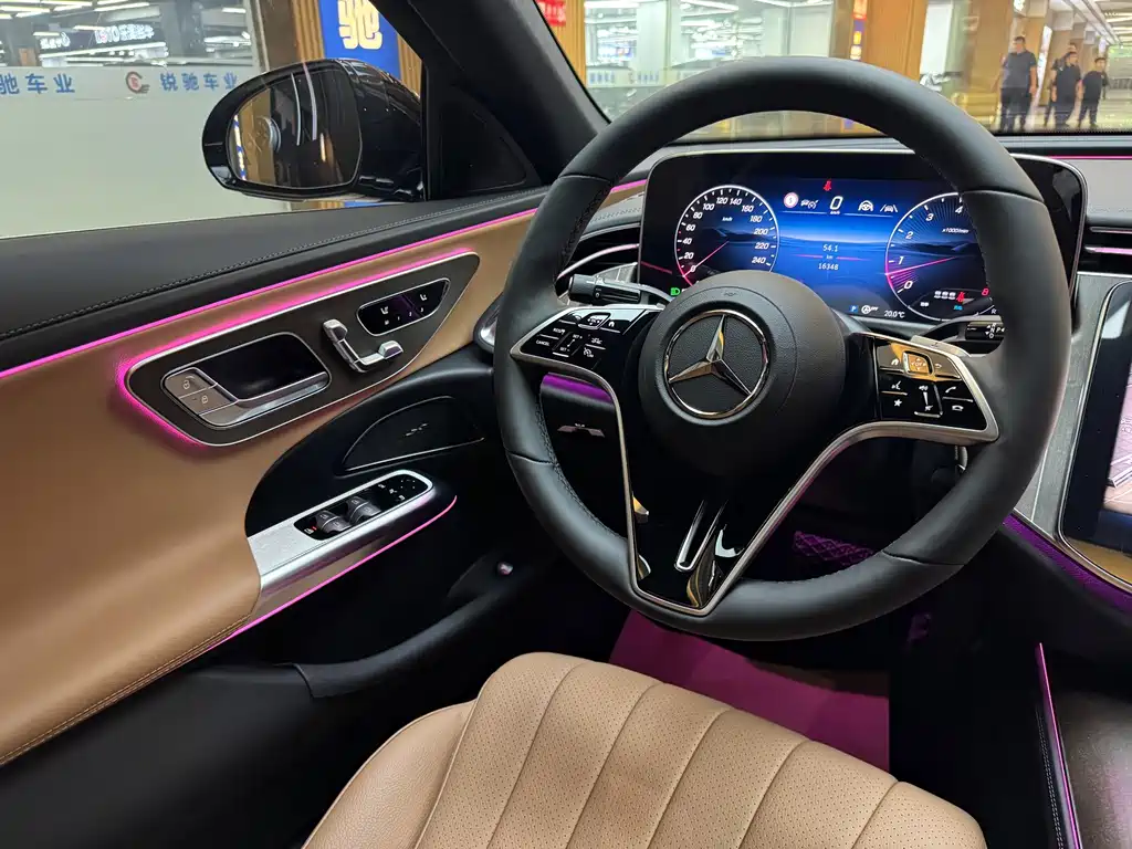 Mercedes-Benz E-Class — миниатюра 16