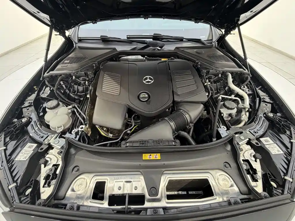 Mercedes-Benz E-Class — миниатюра 12