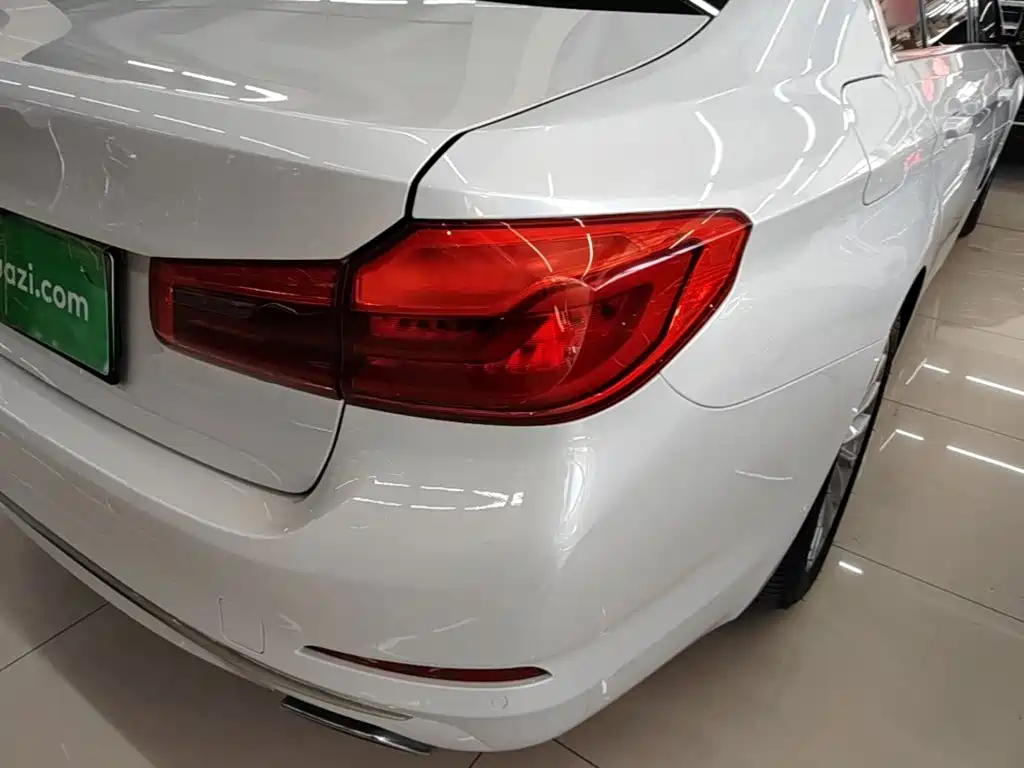 BMW 5 Series New Energy — миниатюра 8